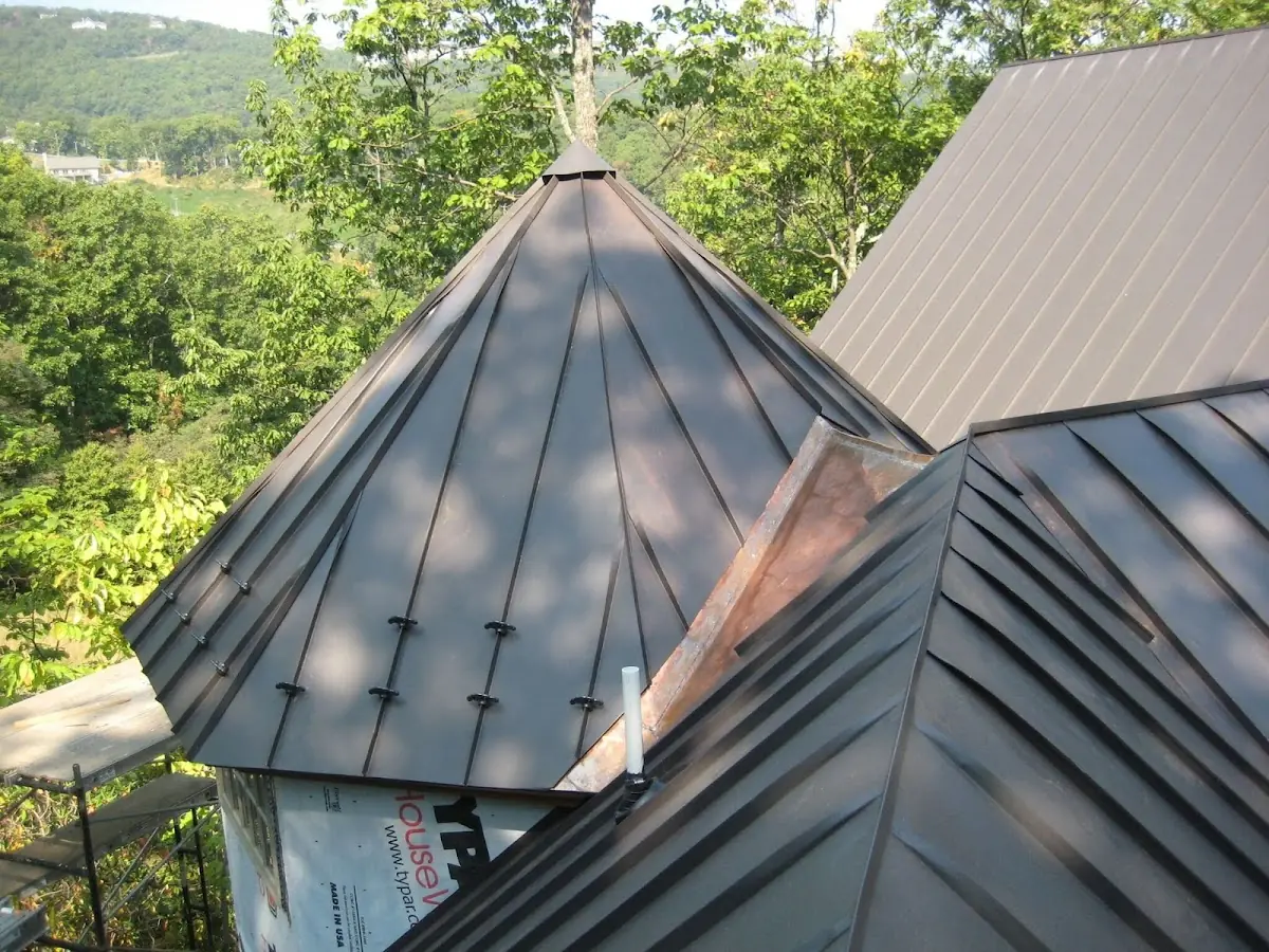 Professional Gutter Cleaning by Craftsman Roofing in Cloverleaf Canyon